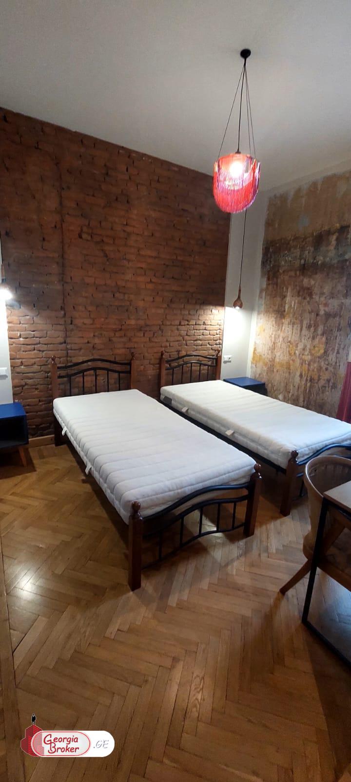 ქირავდება ახალი გარემონტებული 6 ოთახიანი ბინა ვერის პარკთან